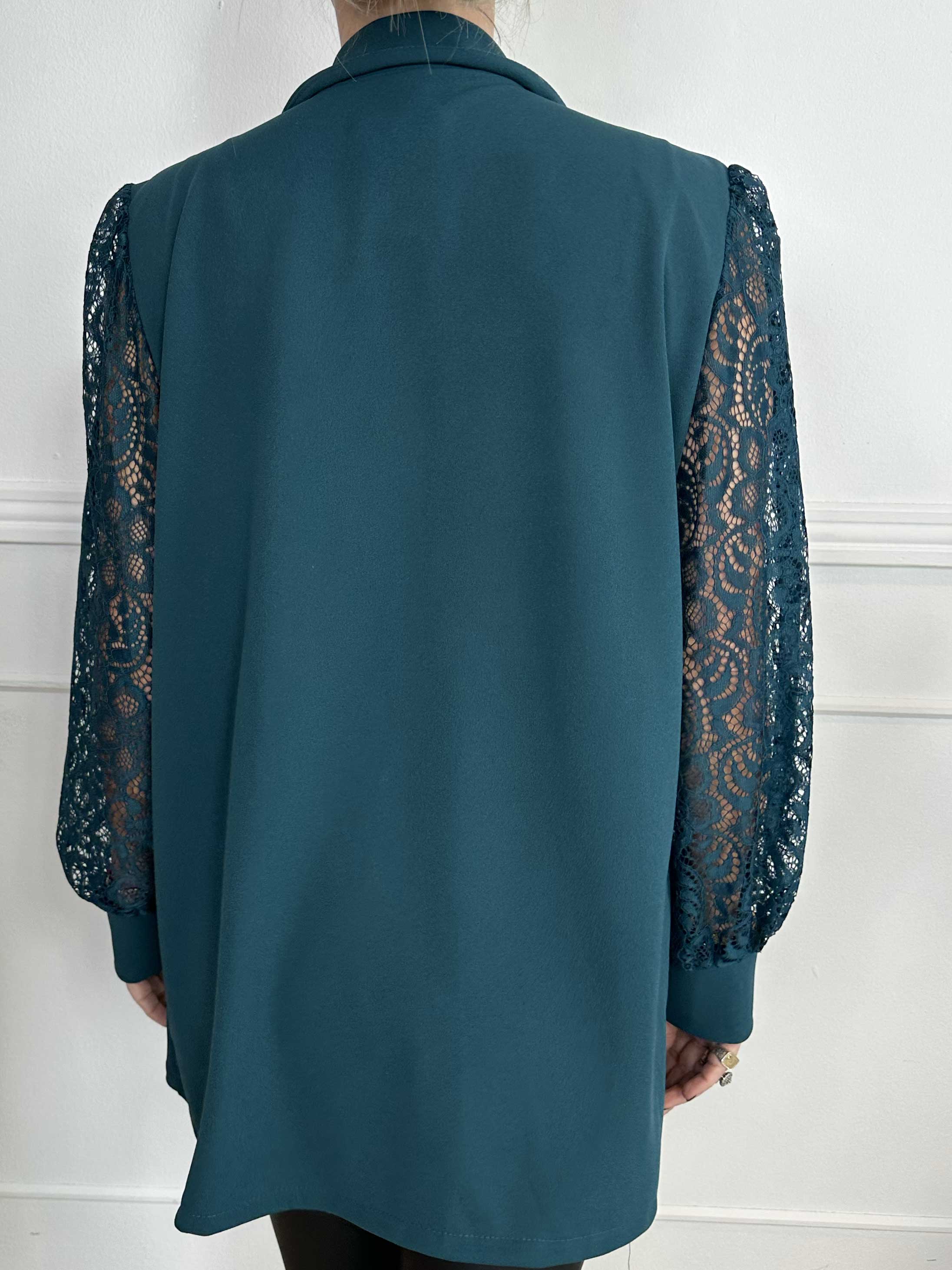 Kata Lace - Oversized blazer med blondeærmer